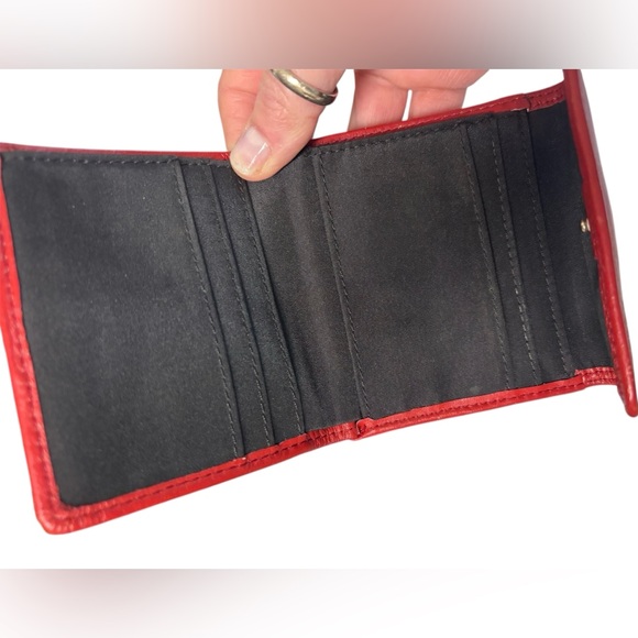 Fossil Vintage Red Leather Trifold ID Wallet - Picture 15 of 16